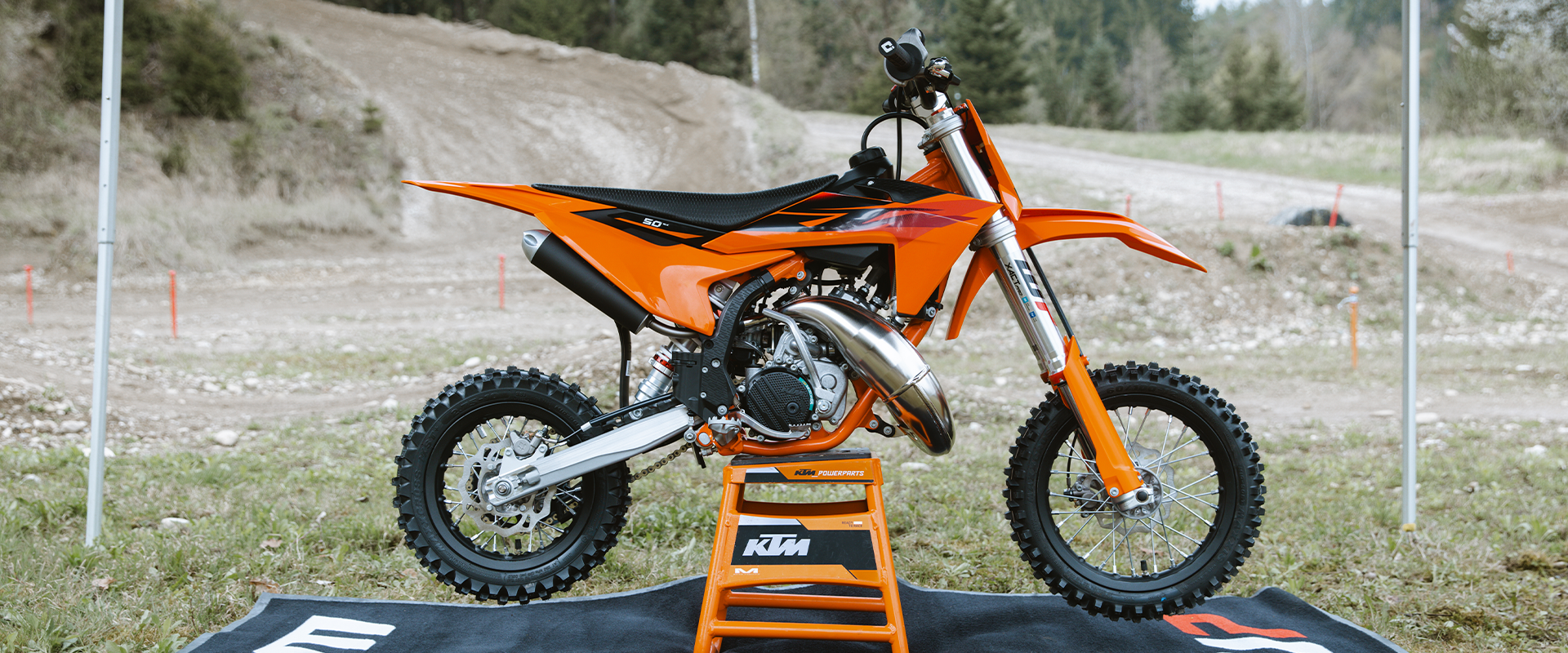 KTM lanza cinco modelos SX de dos tiempos para el año modelo 2027
