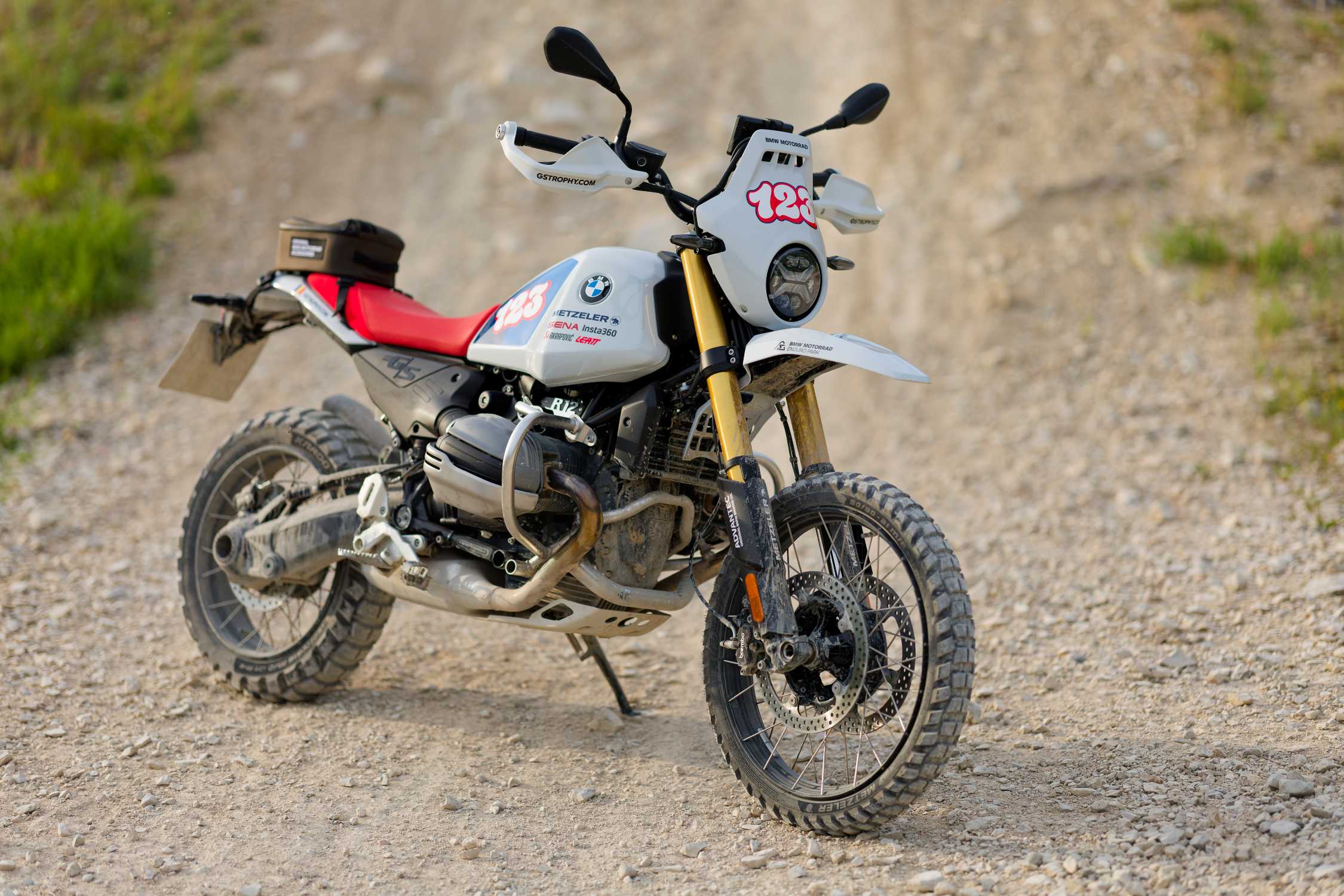 La moto de competición del GS Trophy se convierte en producción en serie: BMW lanza la R 12 G/S