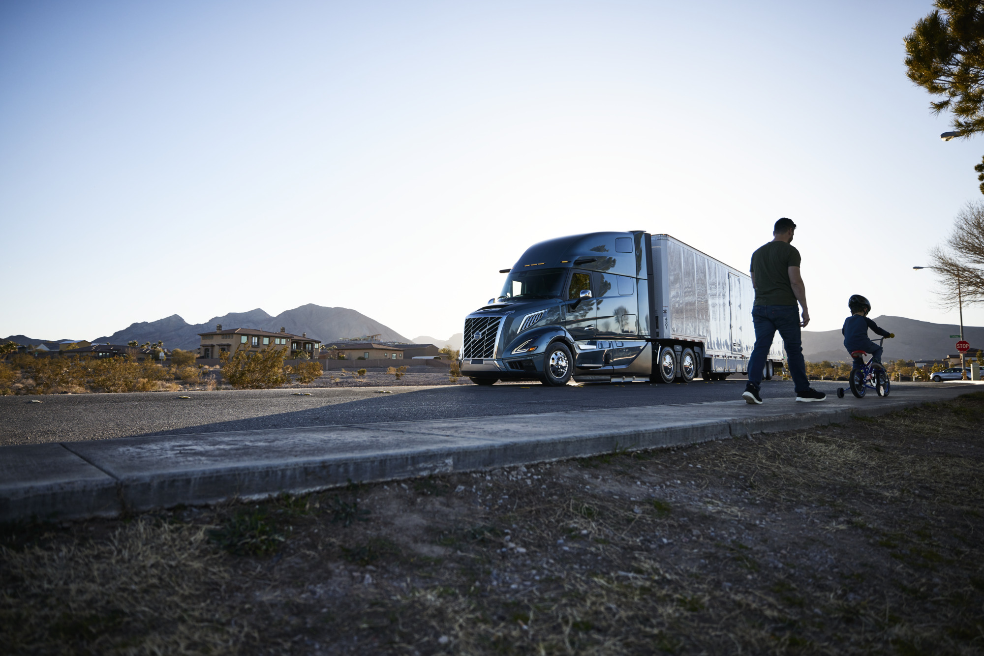 Volvo Trucks lanza camión eléctrico de 80 toneladas con mayor autonomía